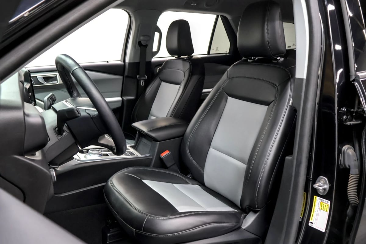 Photo 27 of this Ford Explorer