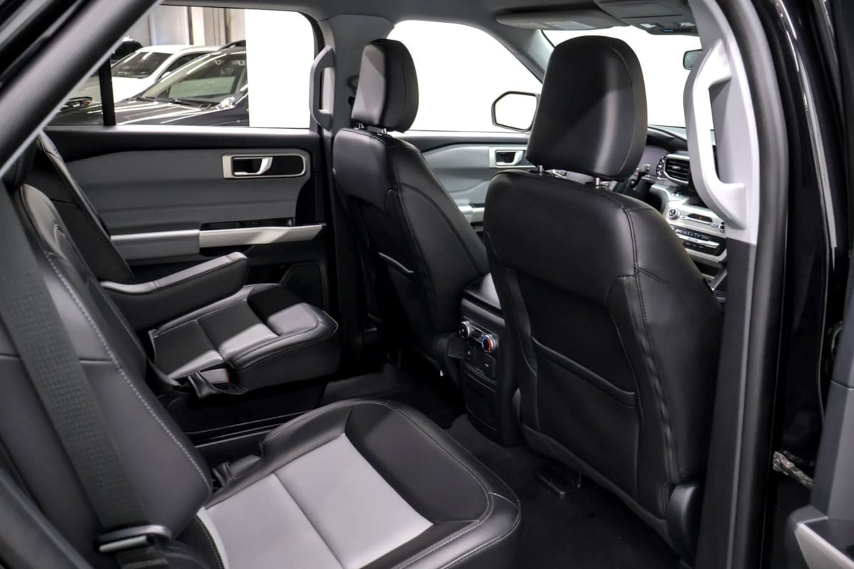 Photo 30 of this Ford Explorer
