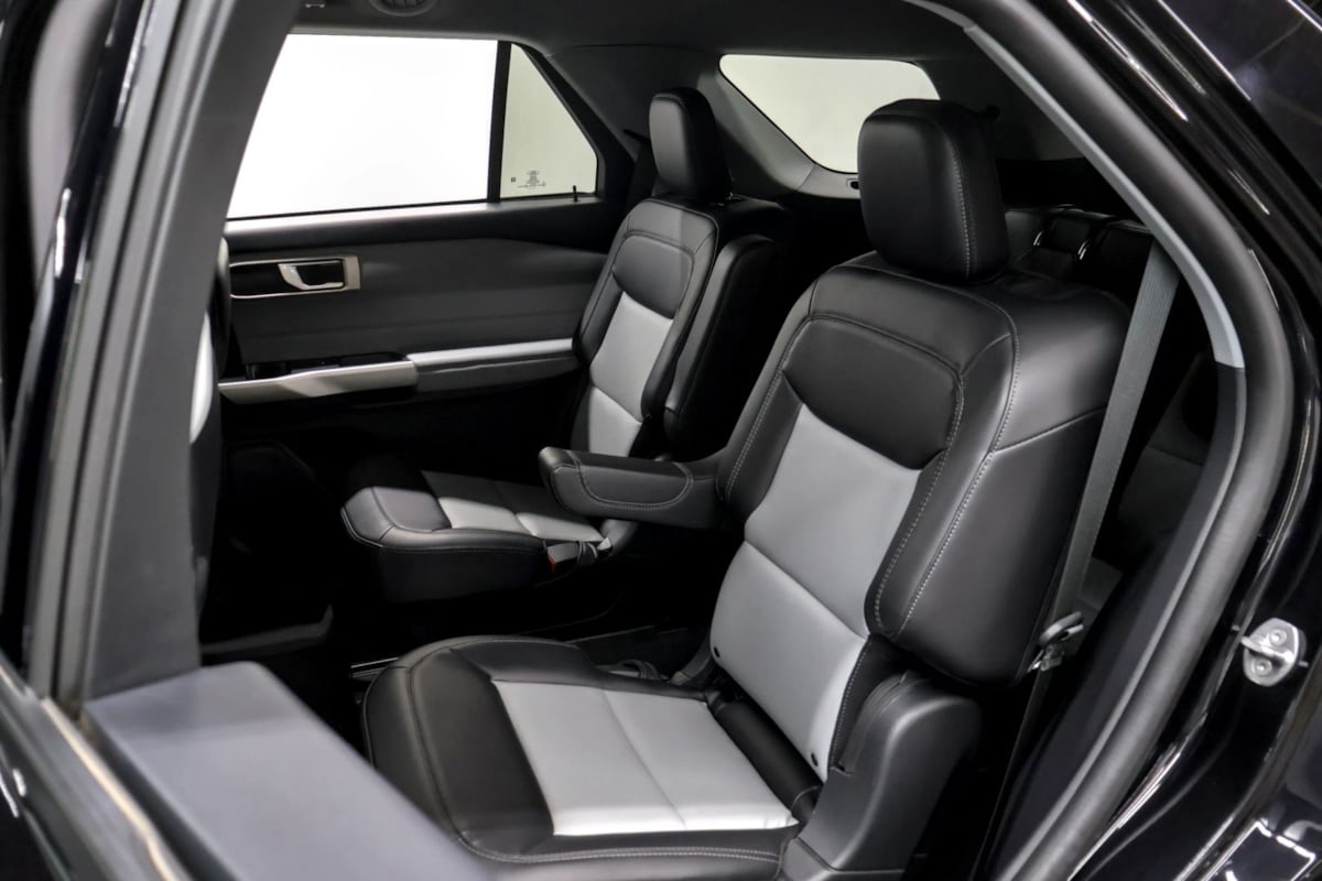 Photo 31 of this Ford Explorer