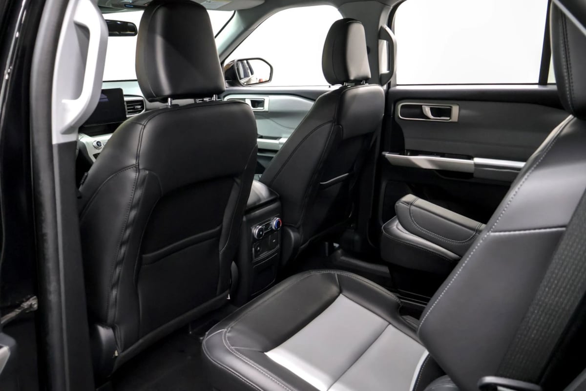 Photo 32 of this Ford Explorer