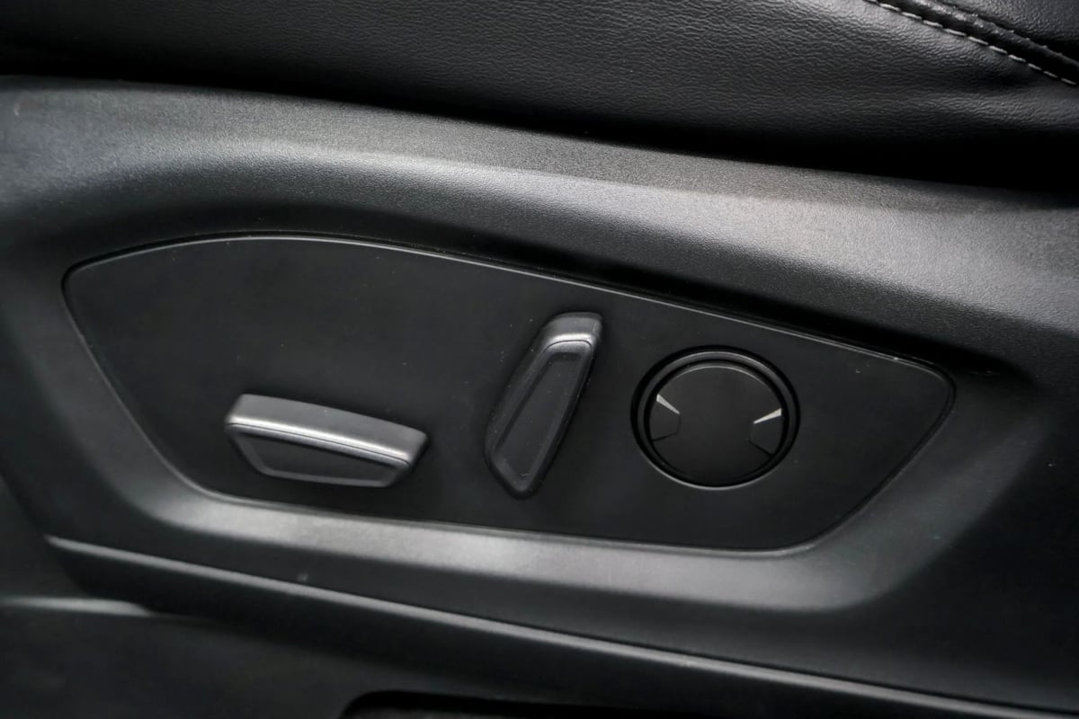 Photo 34 of this Ford Explorer