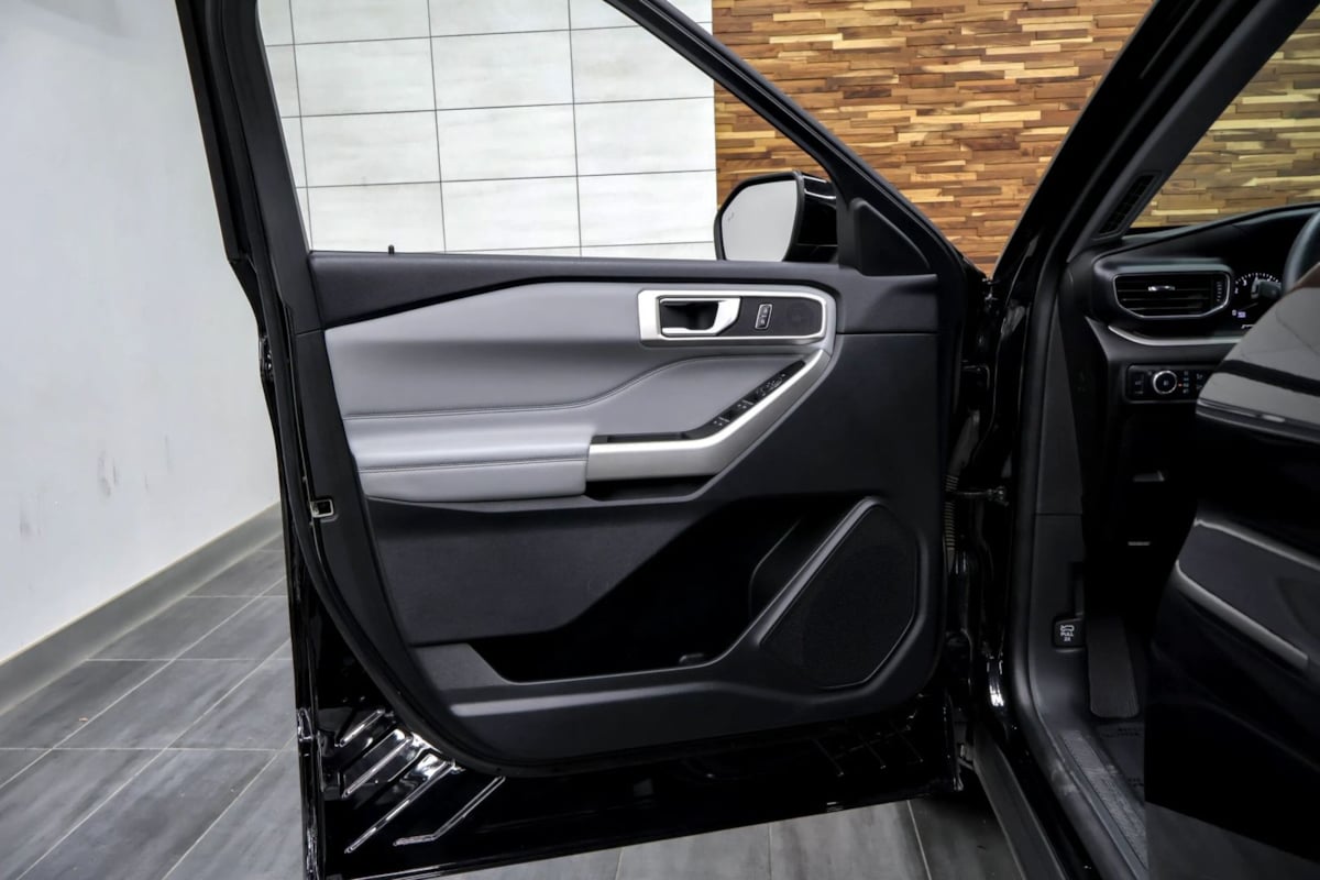 Photo 36 of this Ford Explorer