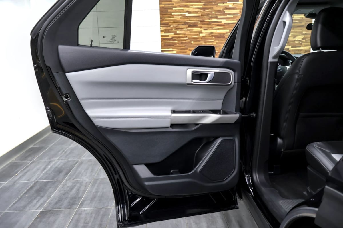 Photo 37 of this Ford Explorer