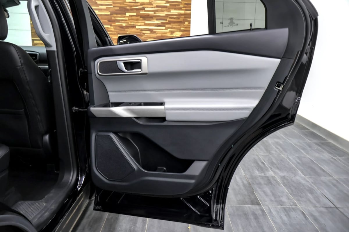 Photo 39 of this Ford Explorer