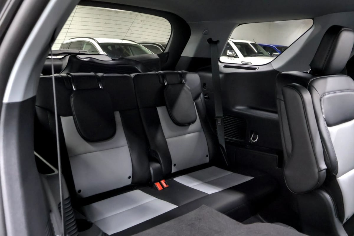 Photo 40 of this Ford Explorer