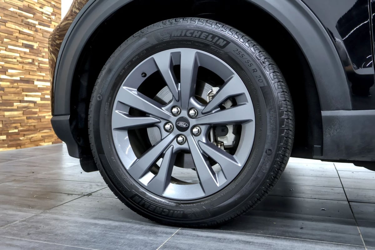 Photo 42 of this Ford Explorer