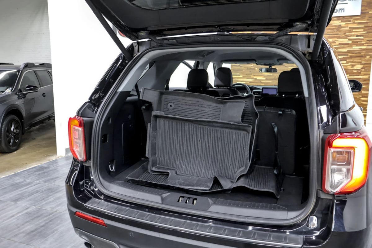 Photo 47 of this Ford Explorer
