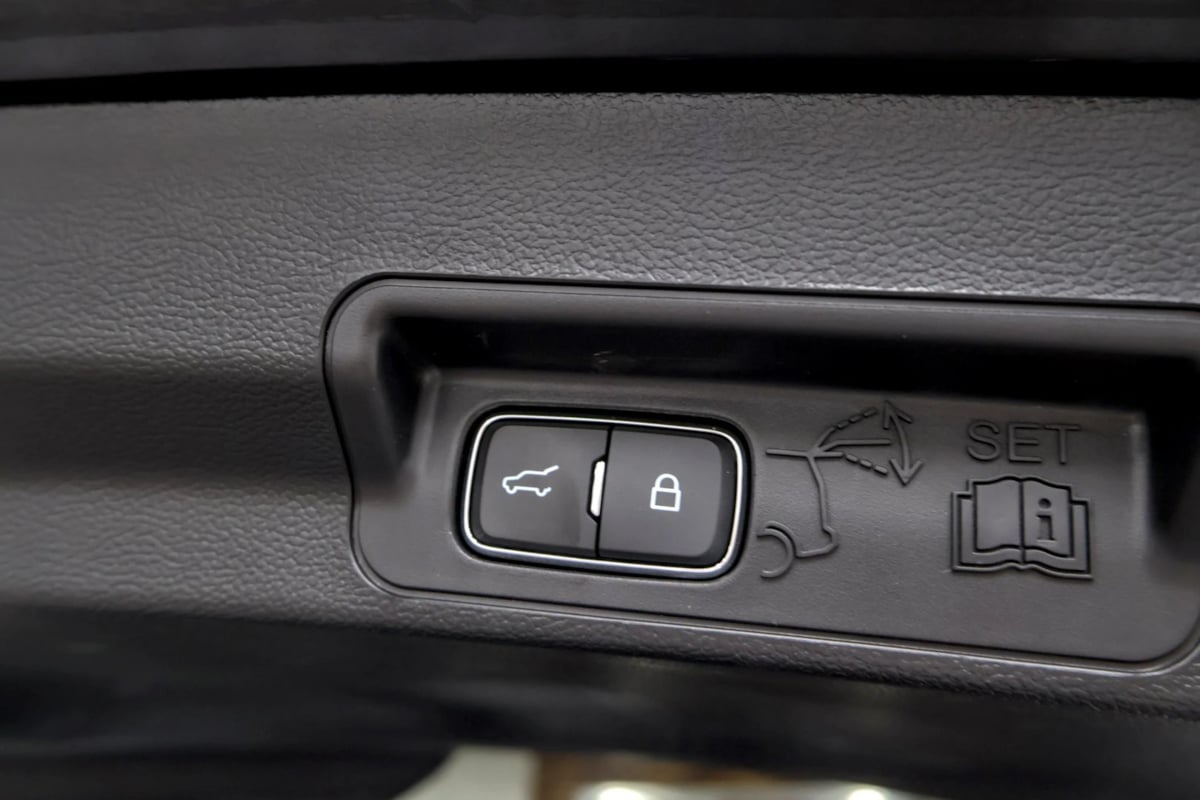 Photo 48 of this Ford Explorer