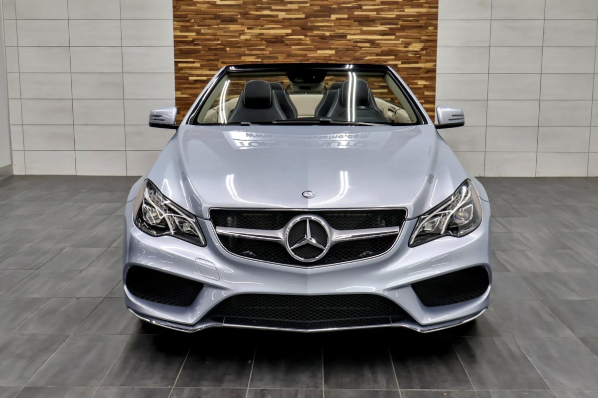 Photo 3 of this Mercedes-Benz E 400