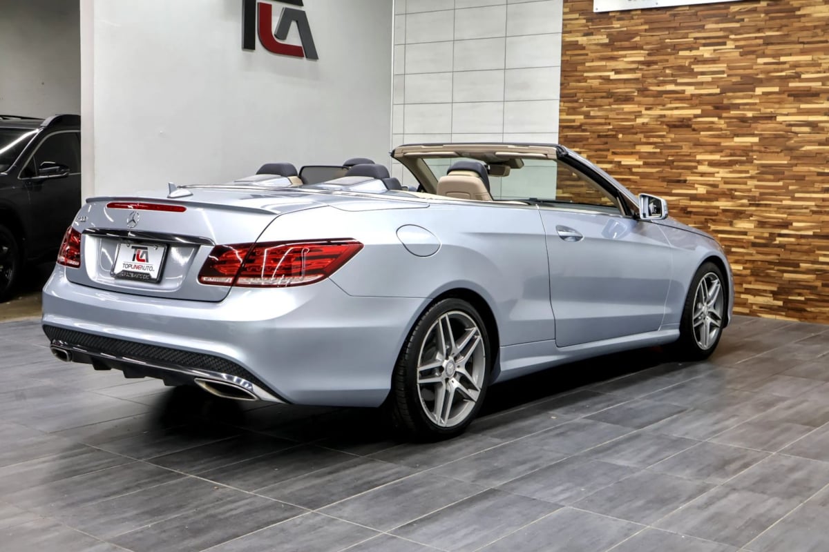 Photo 9 of this Mercedes-Benz E 400