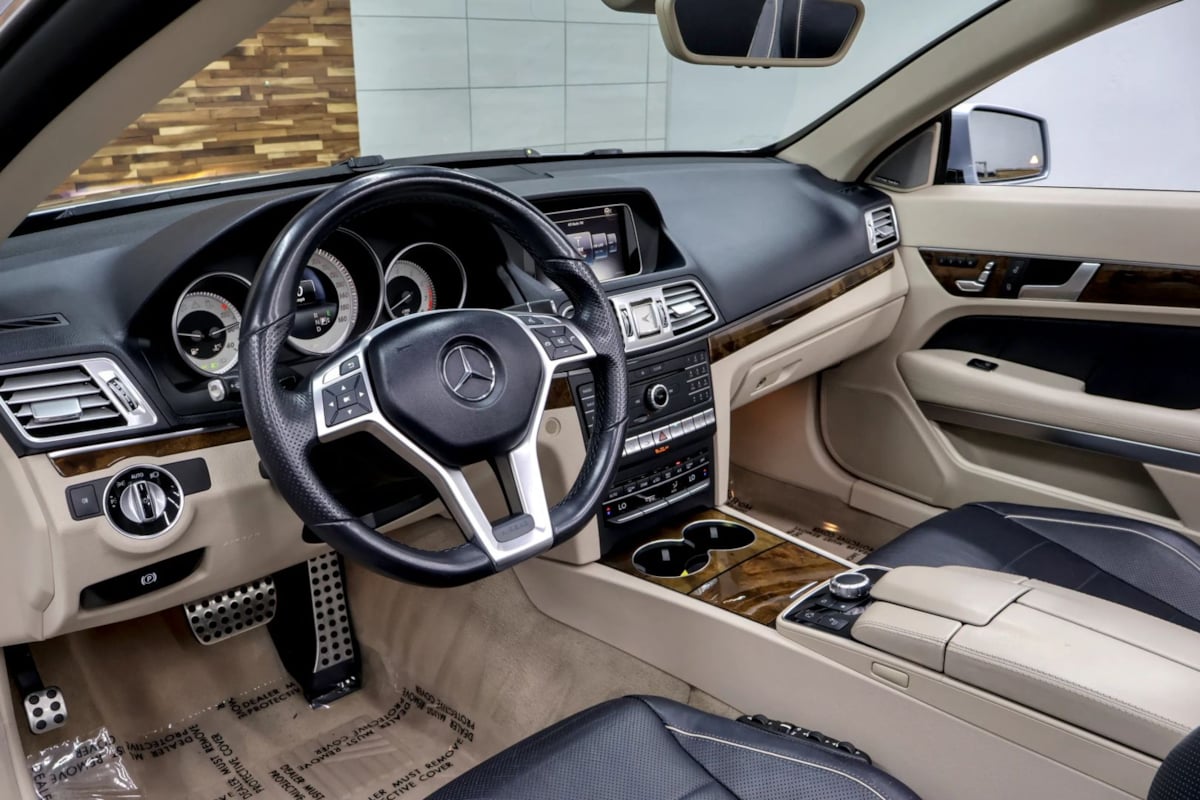 Photo 10 of this Mercedes-Benz E 400