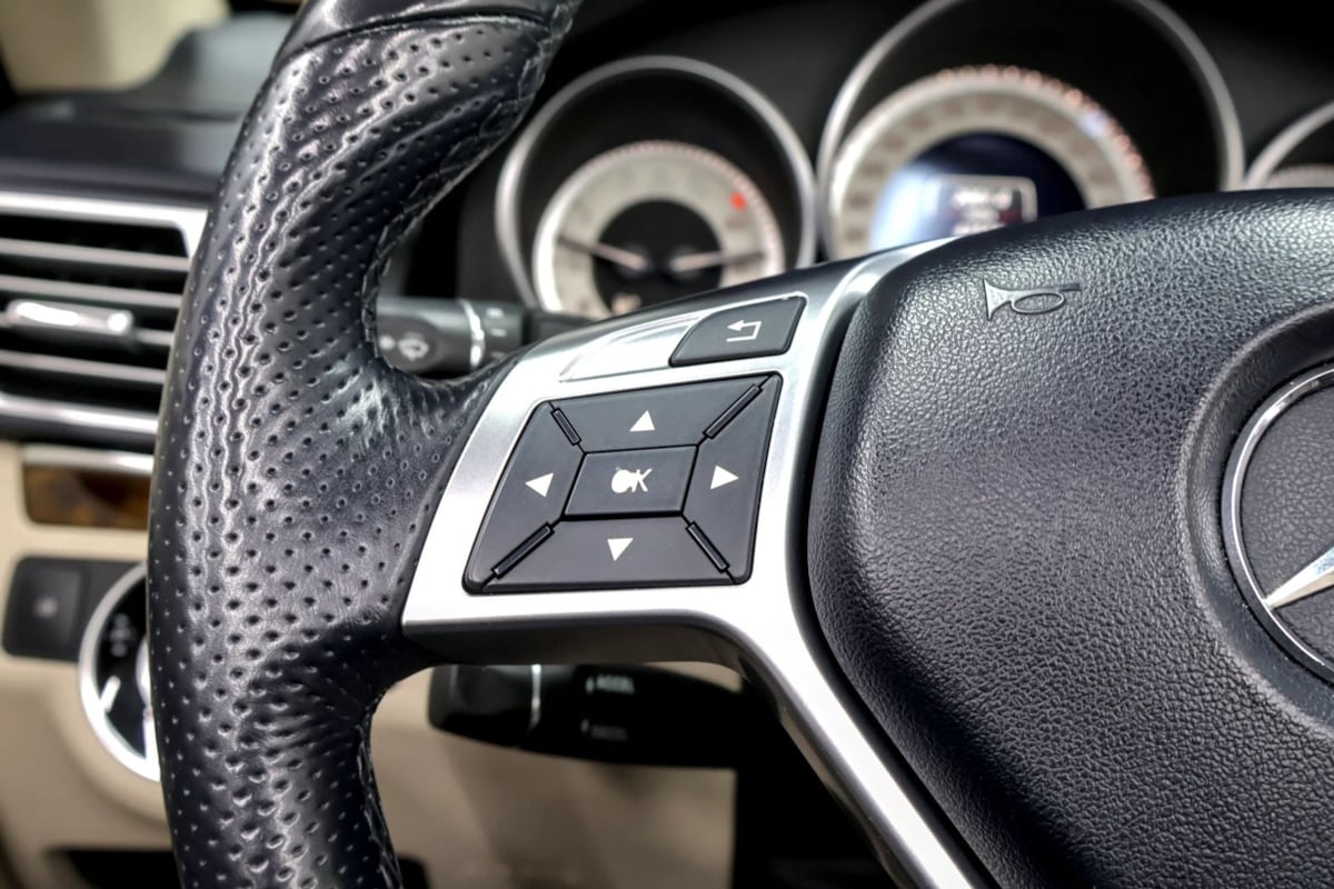 Photo 13 of this Mercedes-Benz E 400