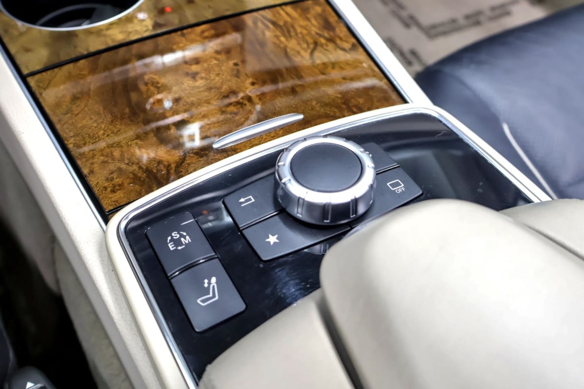 Photo 17 of this Mercedes-Benz E 400