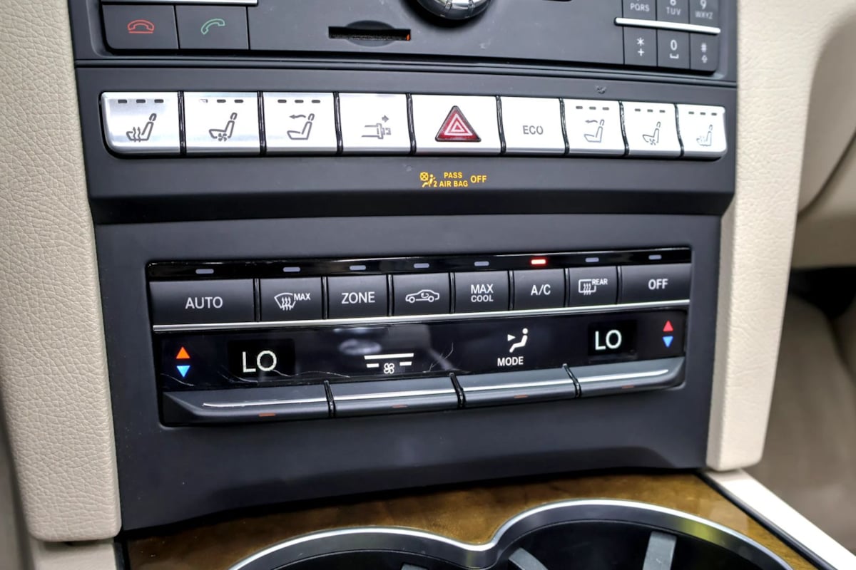 Photo 18 of this Mercedes-Benz E 400