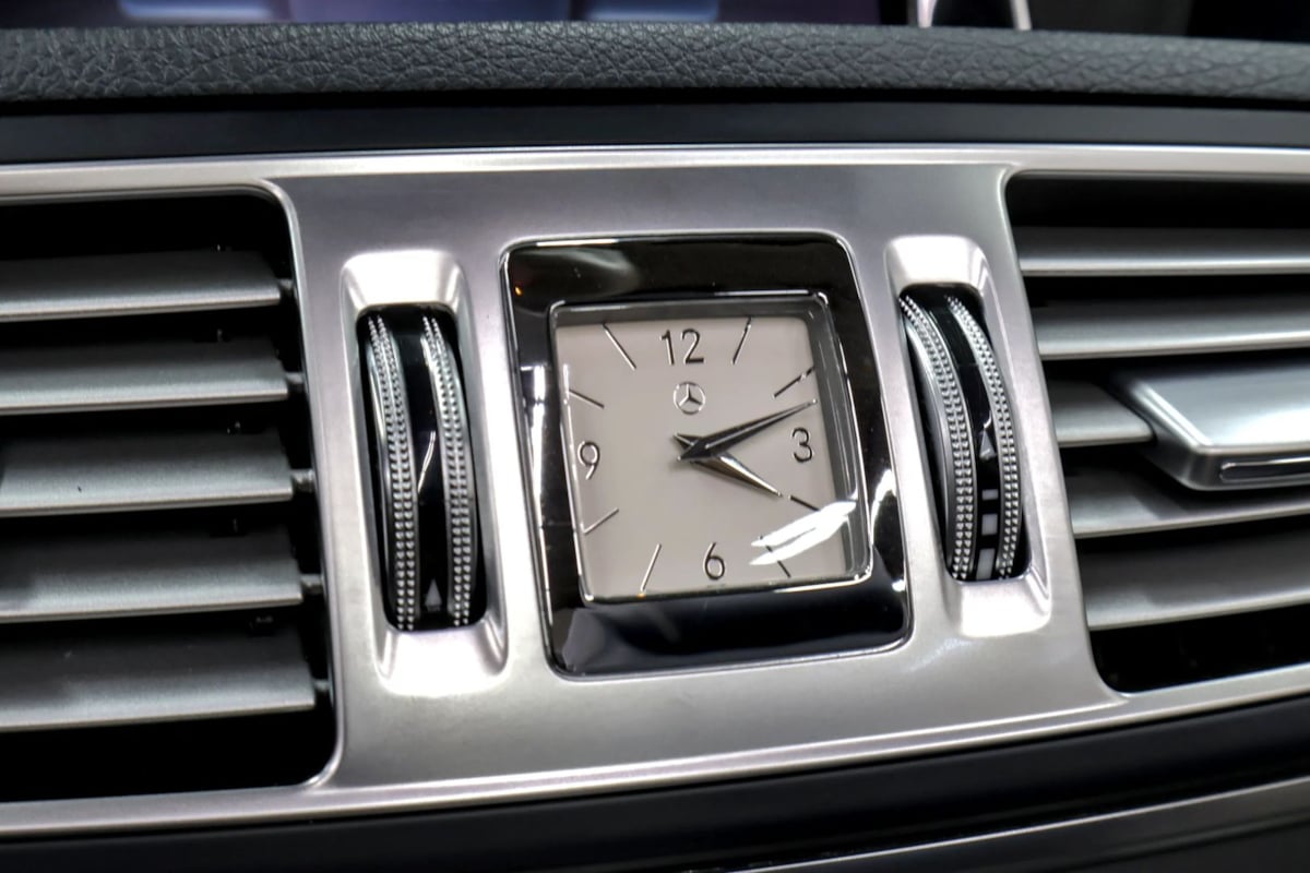 Photo 20 of this Mercedes-Benz E 400