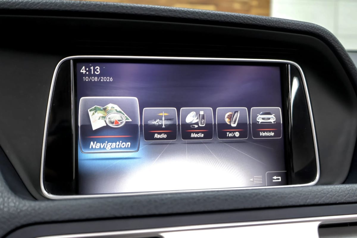 Photo 22 of this Mercedes-Benz E 400