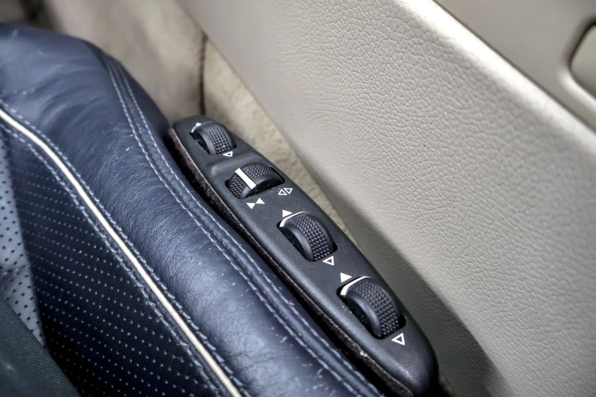 Photo 28 of this Mercedes-Benz E 400