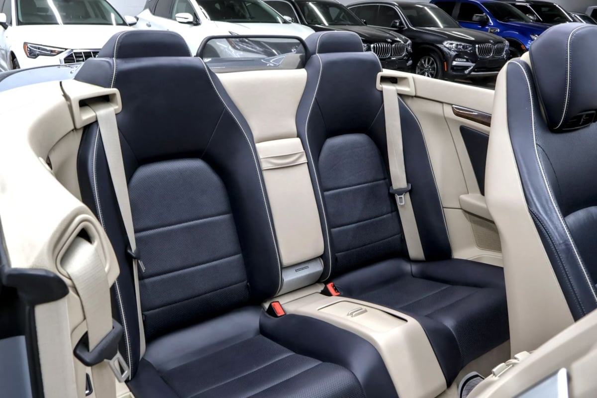 Photo 31 of this Mercedes-Benz E 400