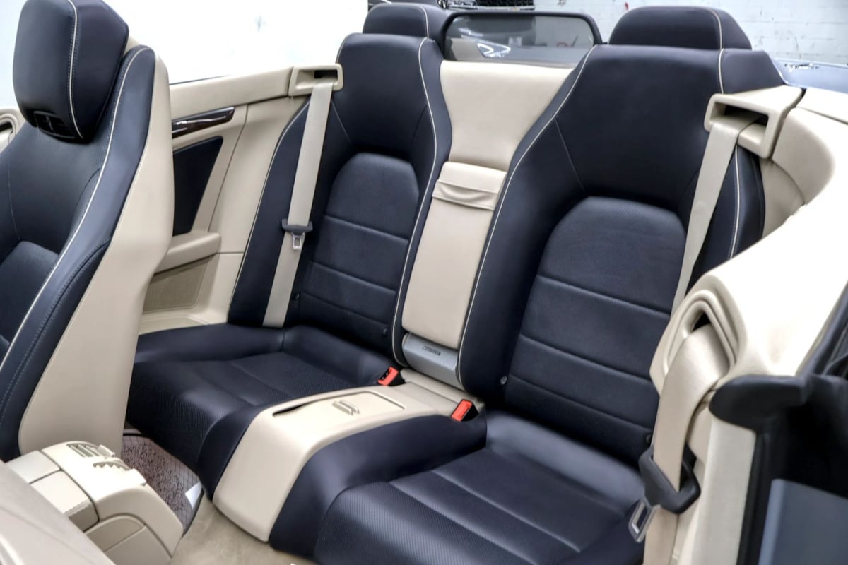Photo 32 of this Mercedes-Benz E 400