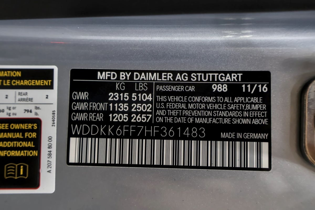 Photo 44 of this Mercedes-Benz E 400