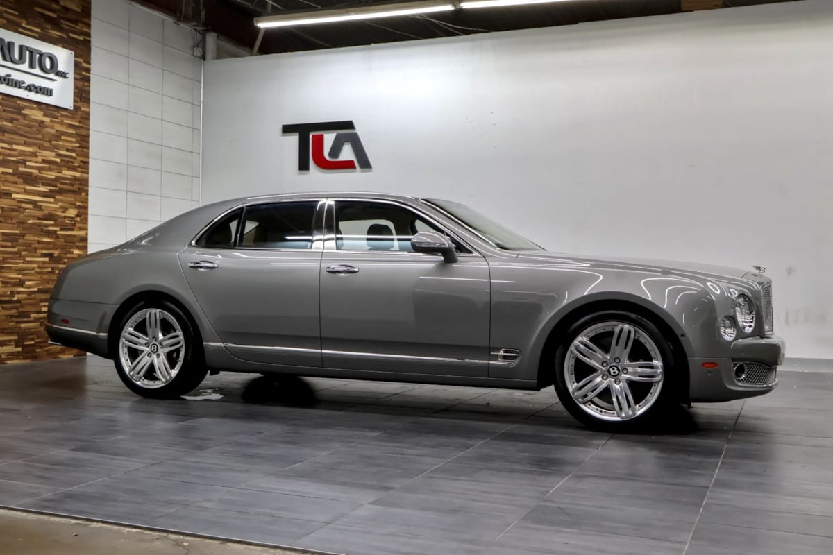 Photo 5 of this Bentley Mulsanne