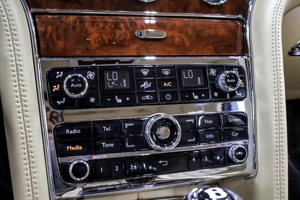 Photo 20 of this Bentley Mulsanne
