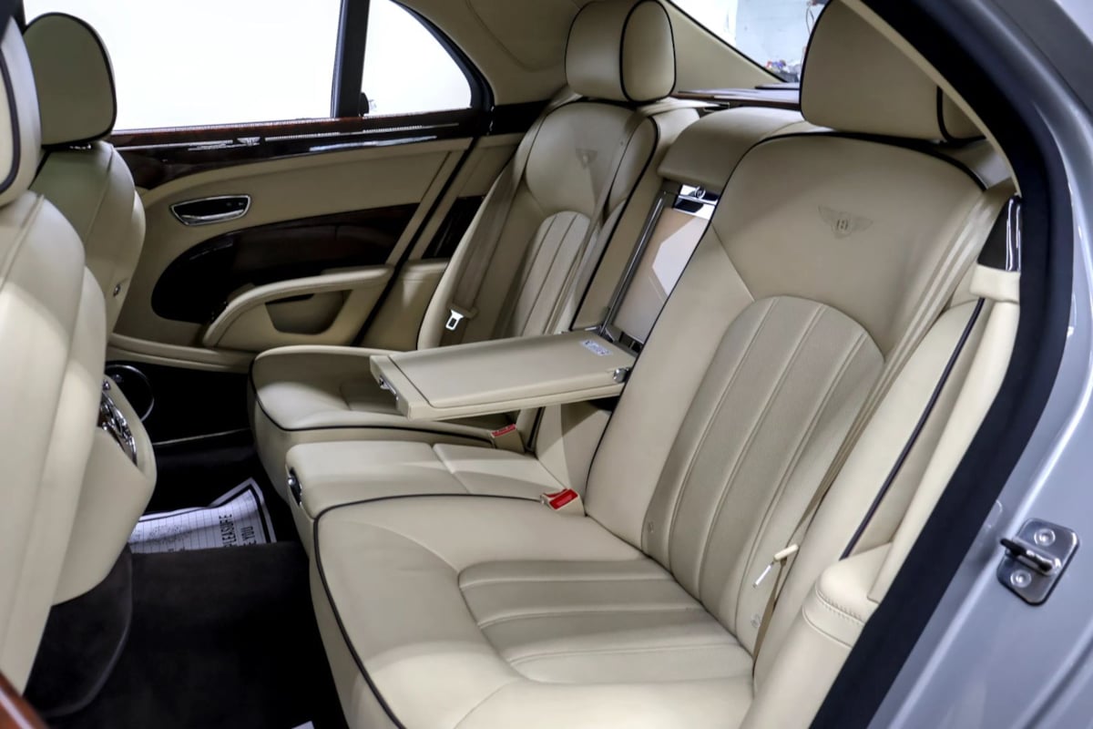 Photo 33 of this Bentley Mulsanne