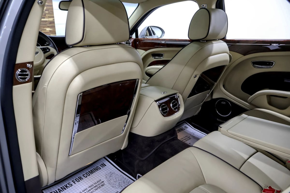 Photo 34 of this Bentley Mulsanne