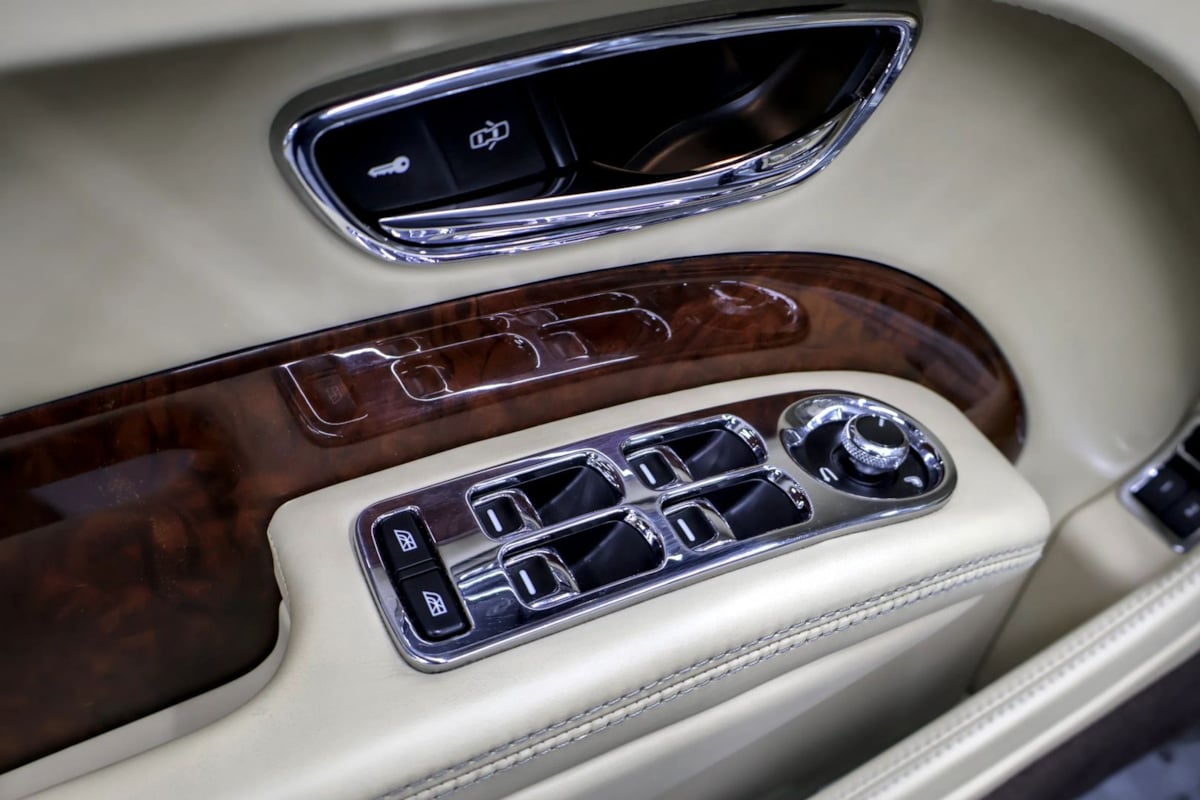 Photo 36 of this Bentley Mulsanne