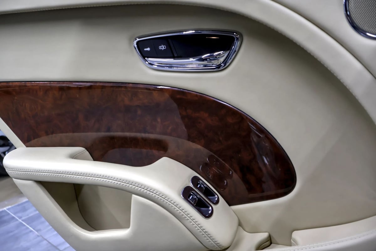 Photo 38 of this Bentley Mulsanne