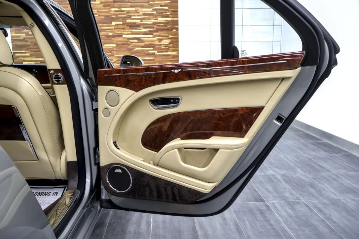 Photo 41 of this Bentley Mulsanne