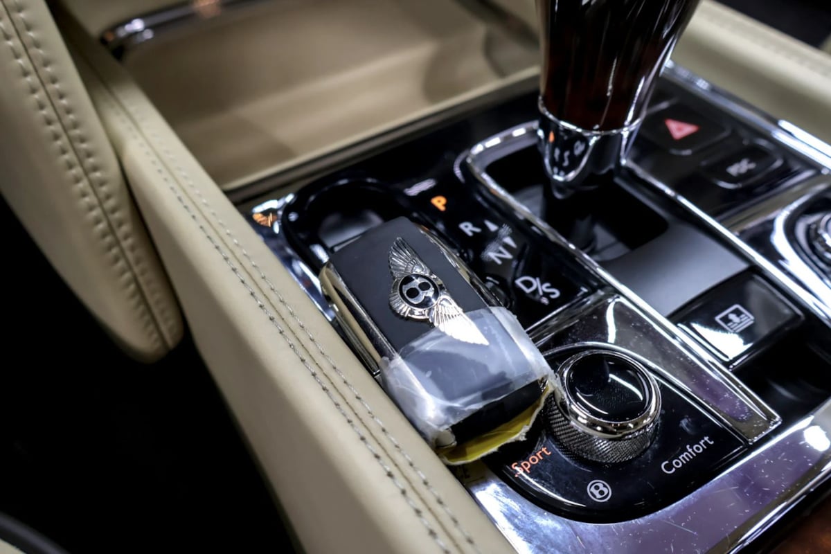 Photo 50 of this Bentley Mulsanne