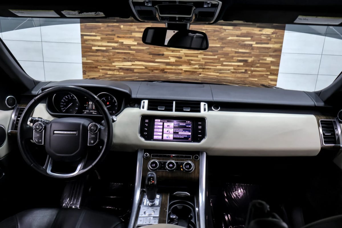 Photo 11 of this Land Rover Range Rover Sport