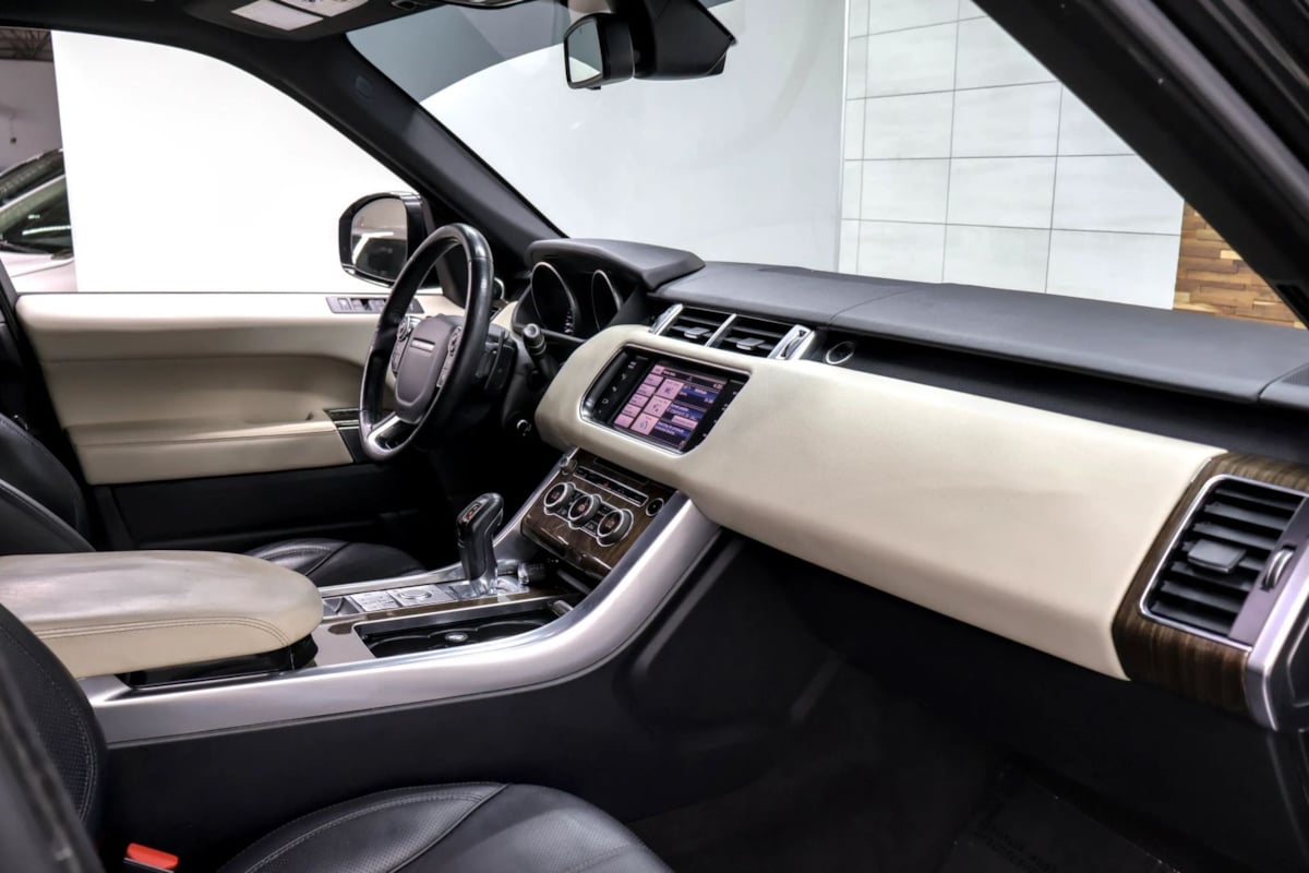 Photo 12 of this Land Rover Range Rover Sport