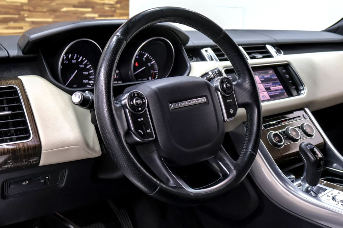 Photo 13 of this Land Rover Range Rover Sport