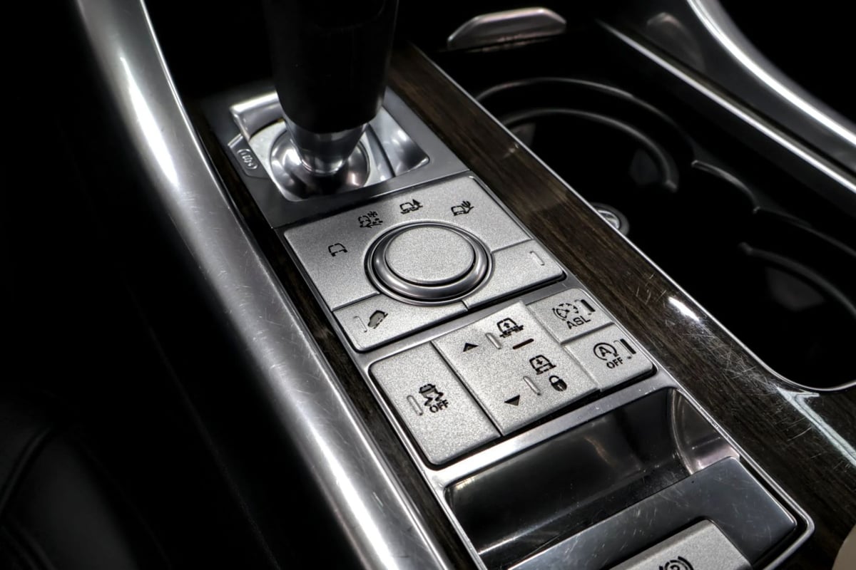 Photo 18 of this Land Rover Range Rover Sport