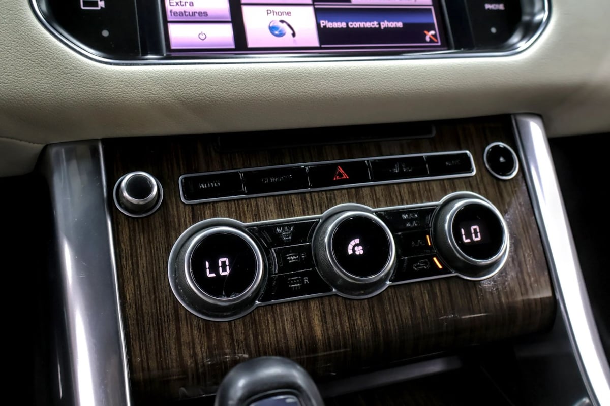 Photo 19 of this Land Rover Range Rover Sport