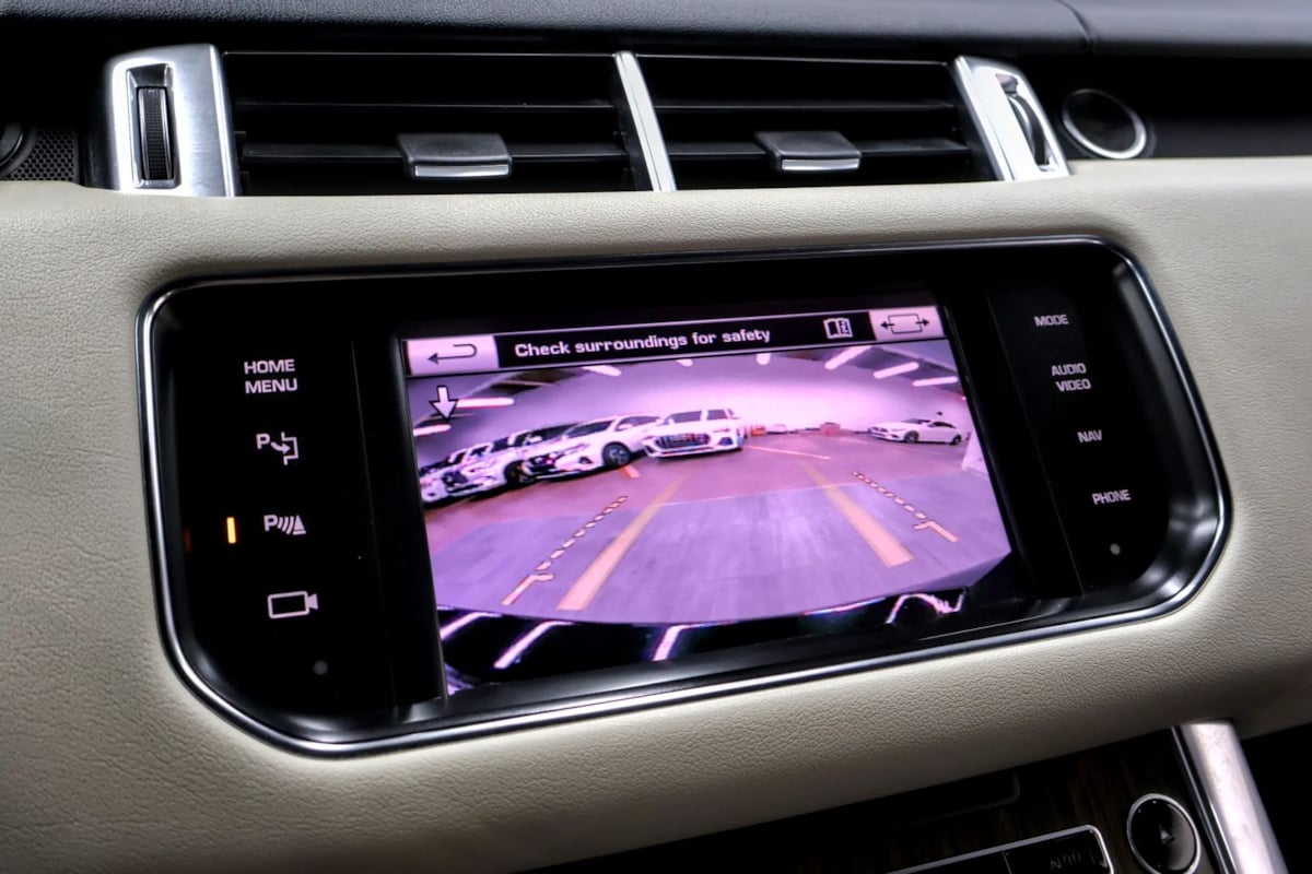Photo 21 of this Land Rover Range Rover Sport