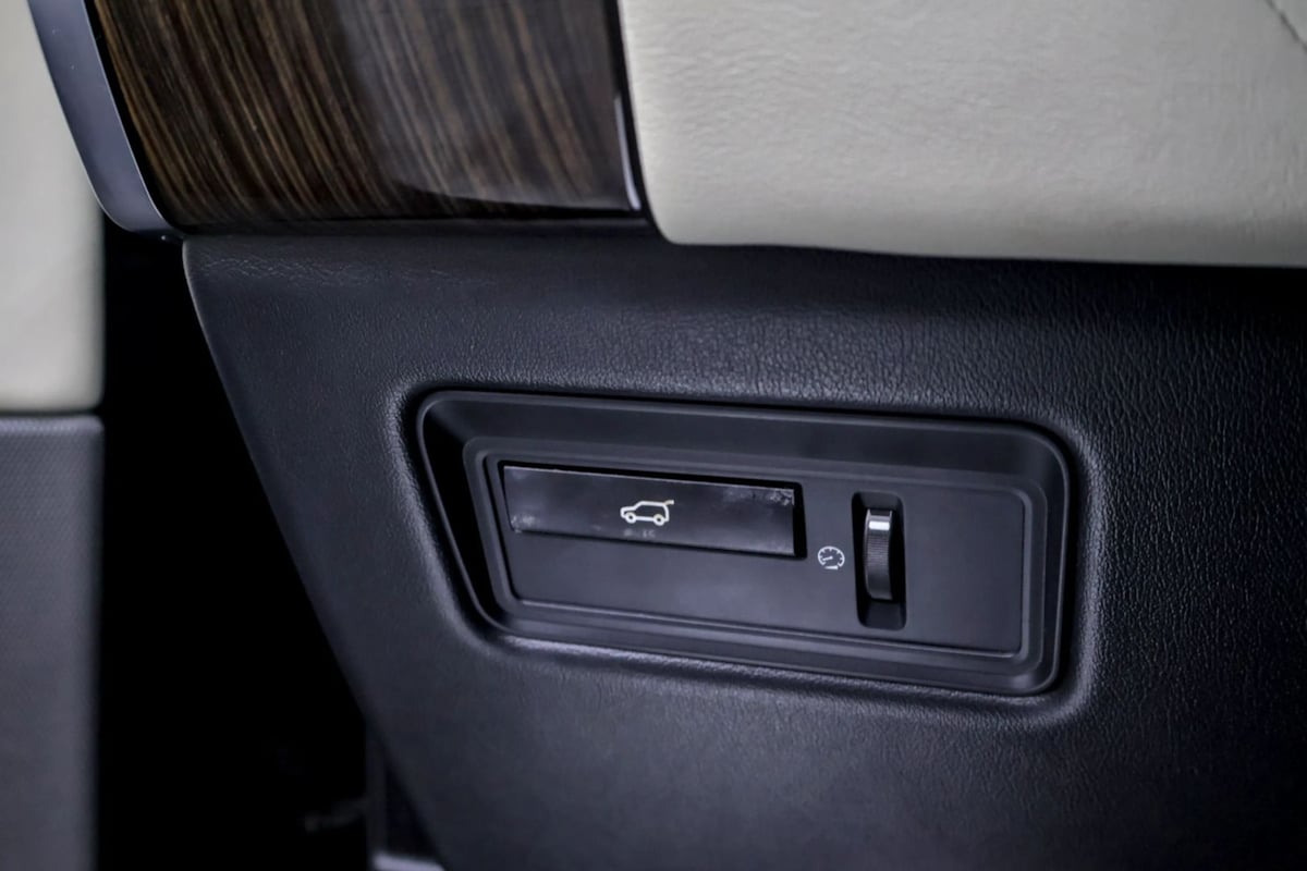 Photo 24 of this Land Rover Range Rover Sport