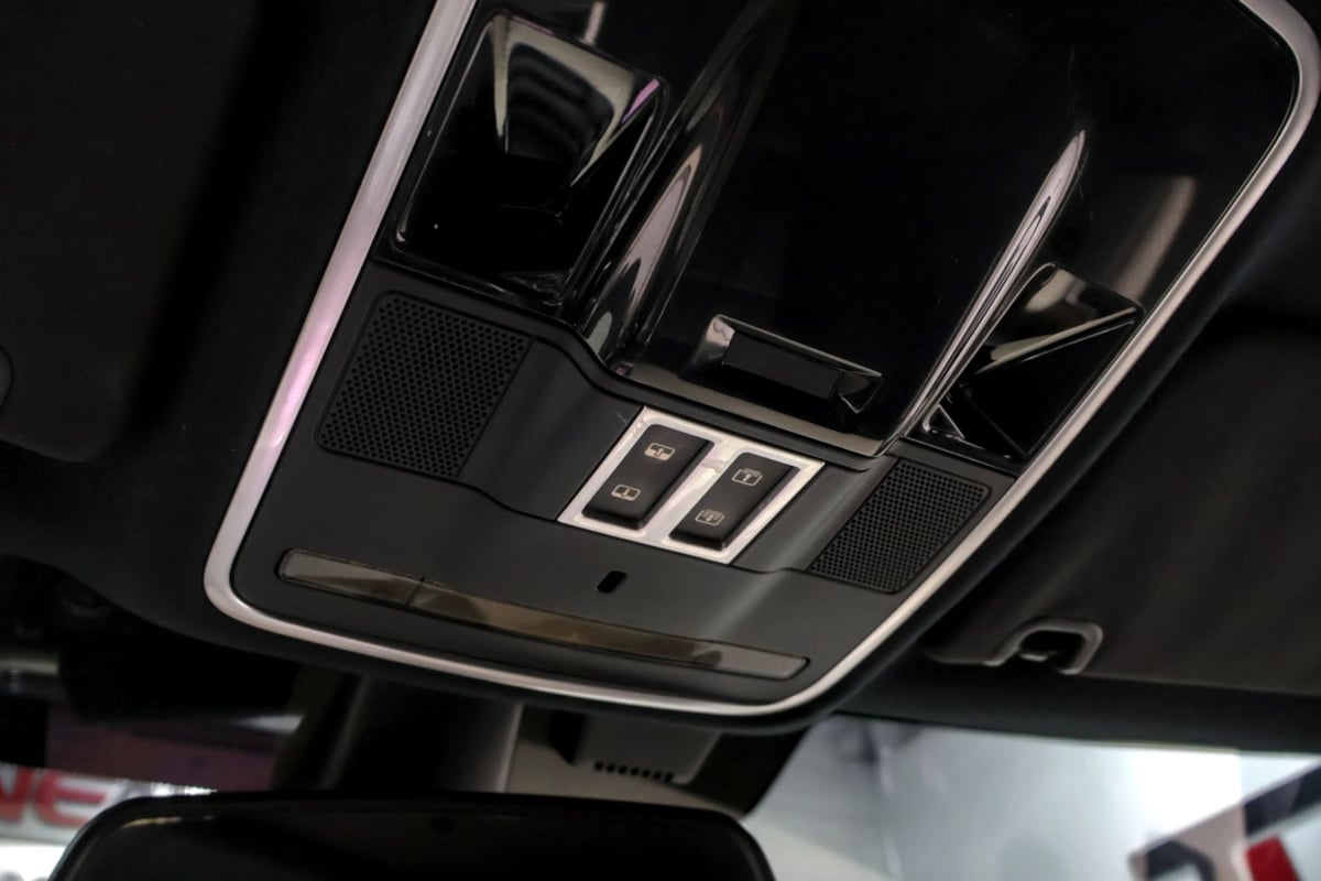 Photo 25 of this Land Rover Range Rover Sport