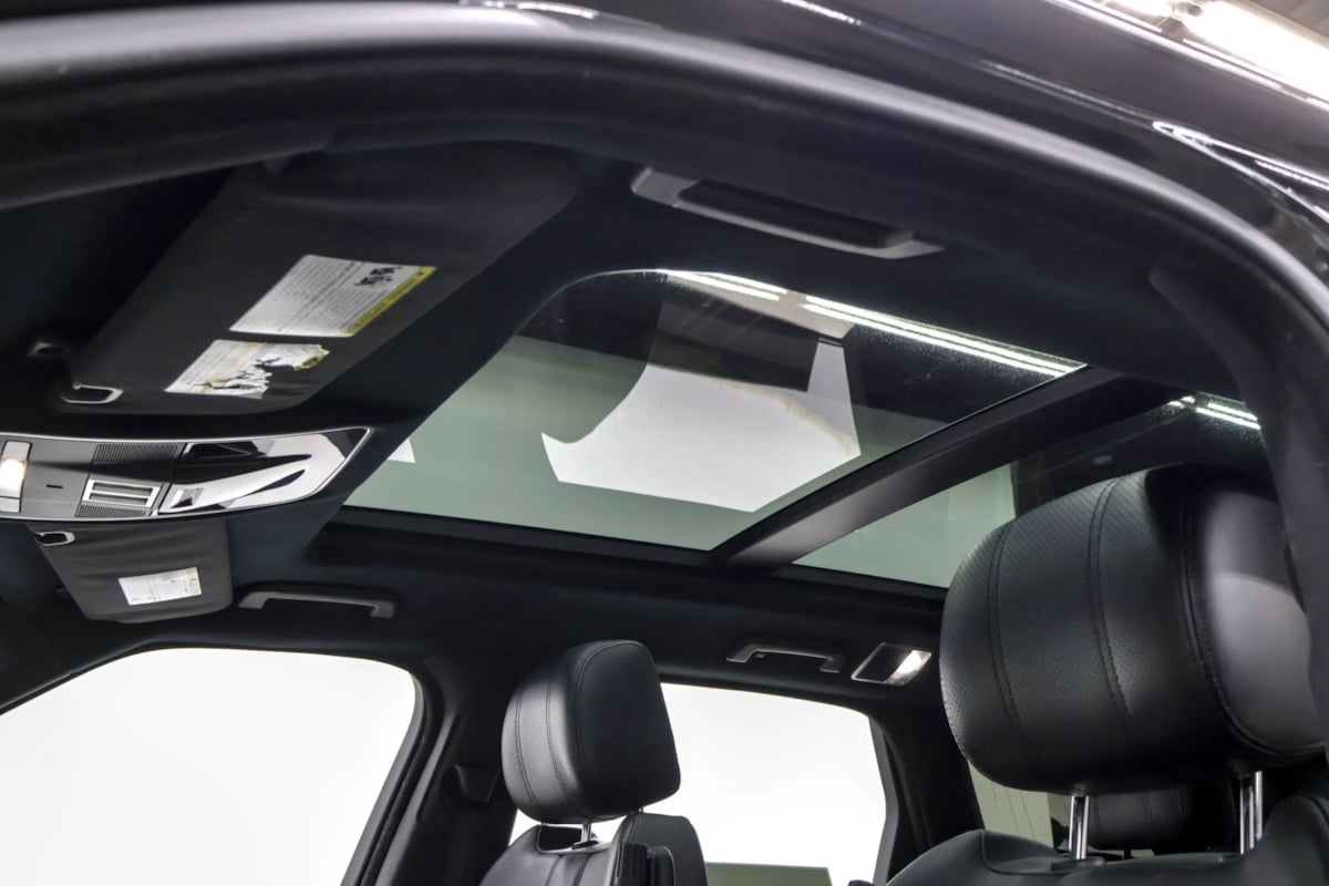 Photo 26 of this Land Rover Range Rover Sport