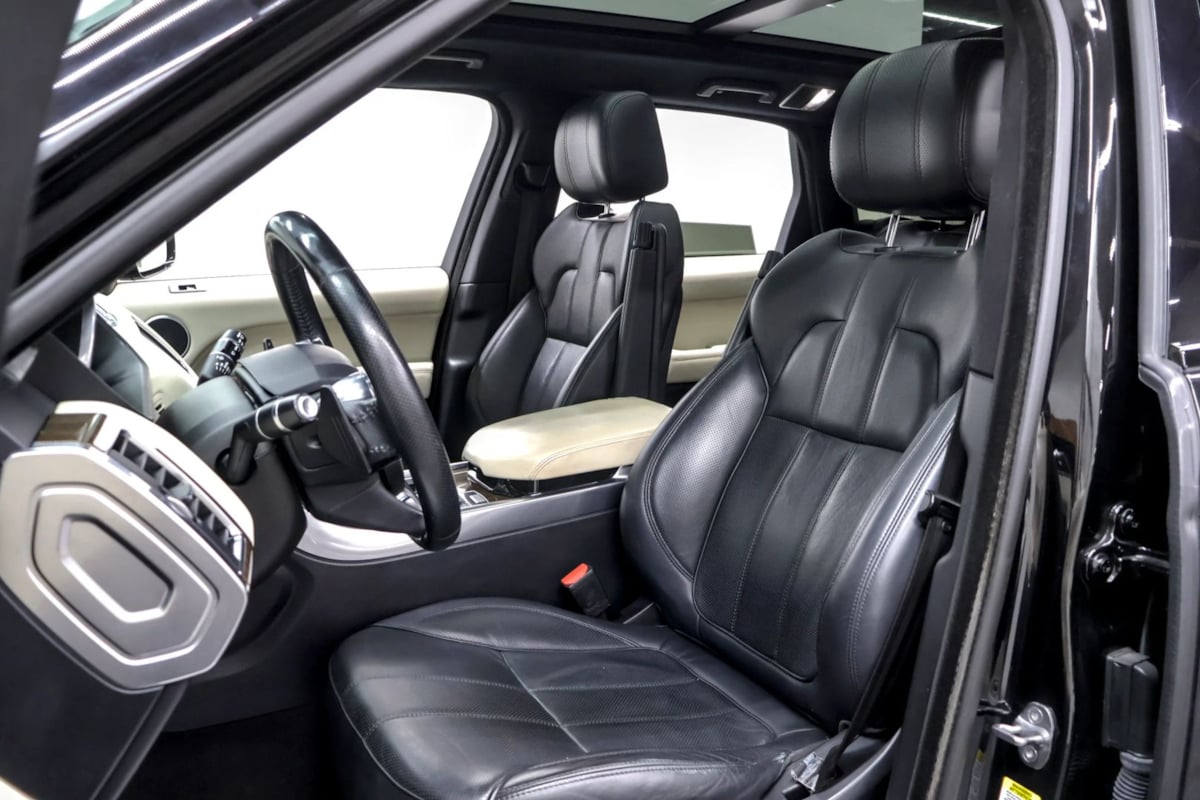 Photo 27 of this Land Rover Range Rover Sport
