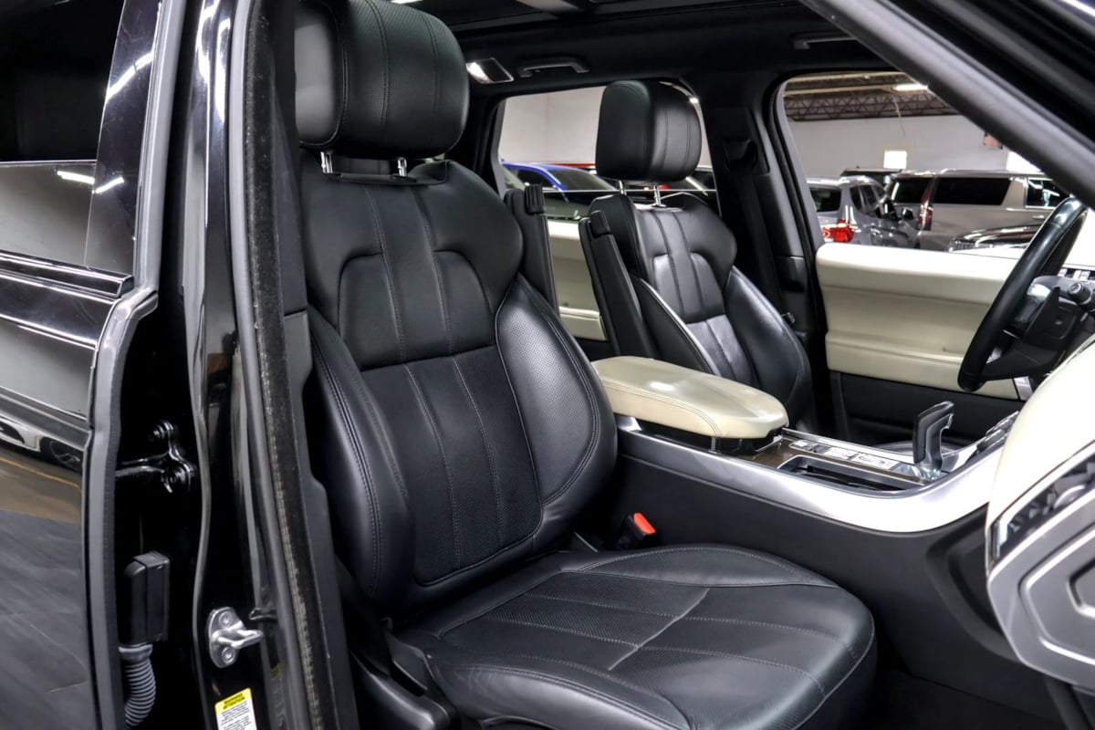 Photo 28 of this Land Rover Range Rover Sport