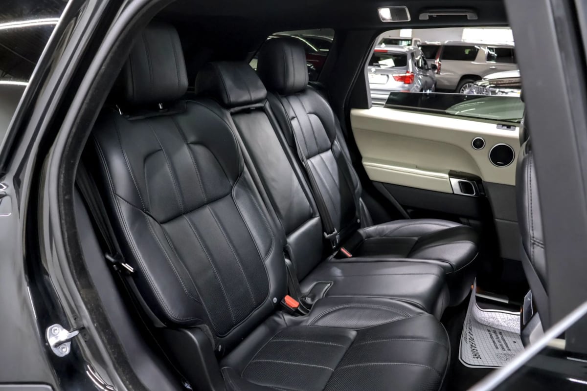 Photo 29 of this Land Rover Range Rover Sport