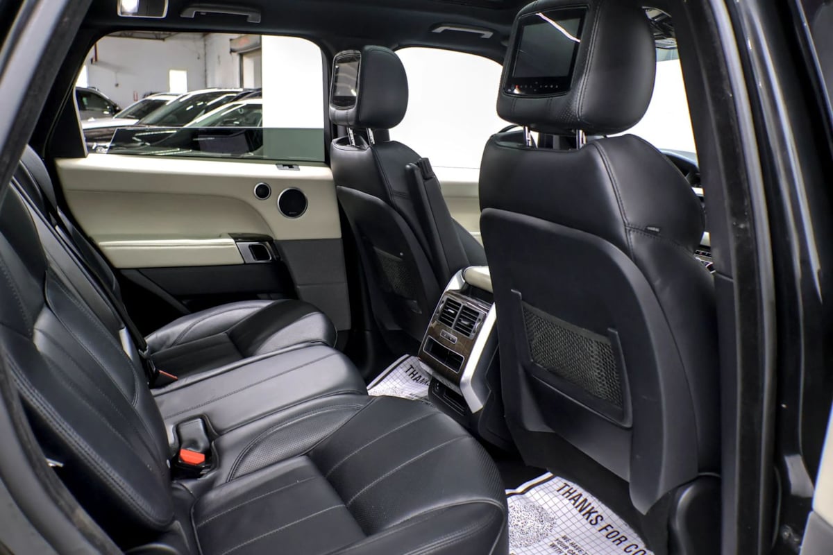 Photo 30 of this Land Rover Range Rover Sport