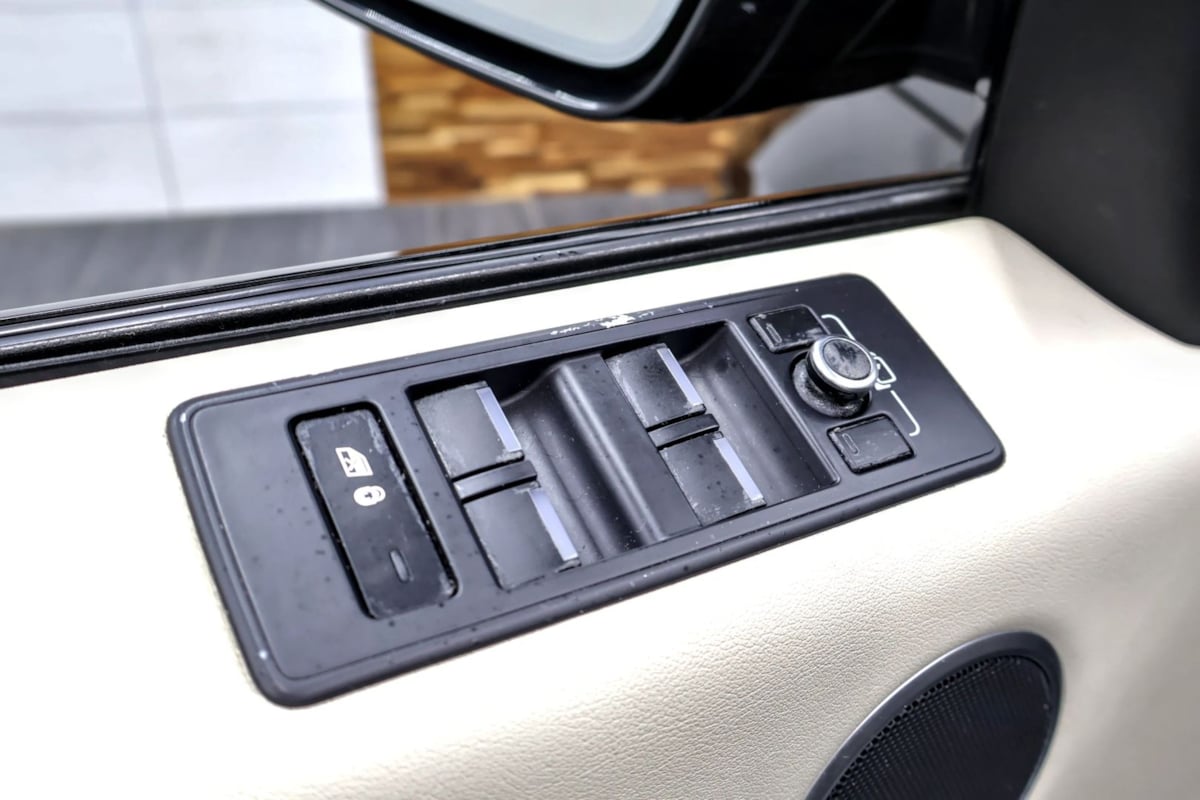 Photo 34 of this Land Rover Range Rover Sport