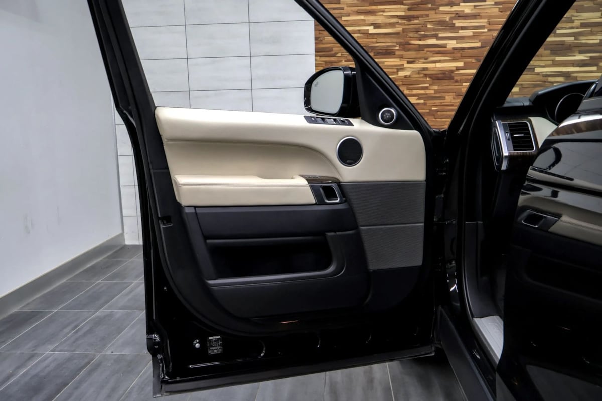 Photo 35 of this Land Rover Range Rover Sport