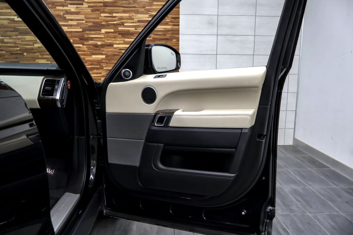 Photo 37 of this Land Rover Range Rover Sport