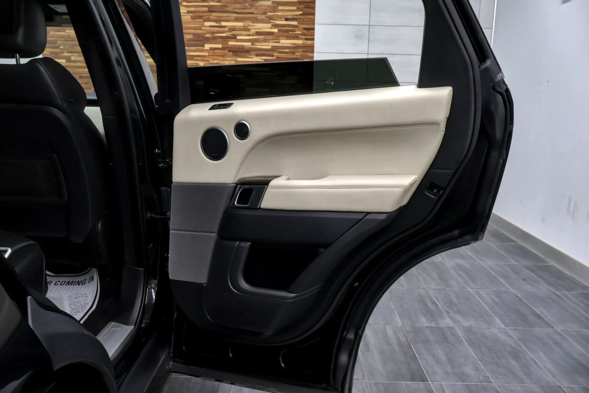 Photo 38 of this Land Rover Range Rover Sport