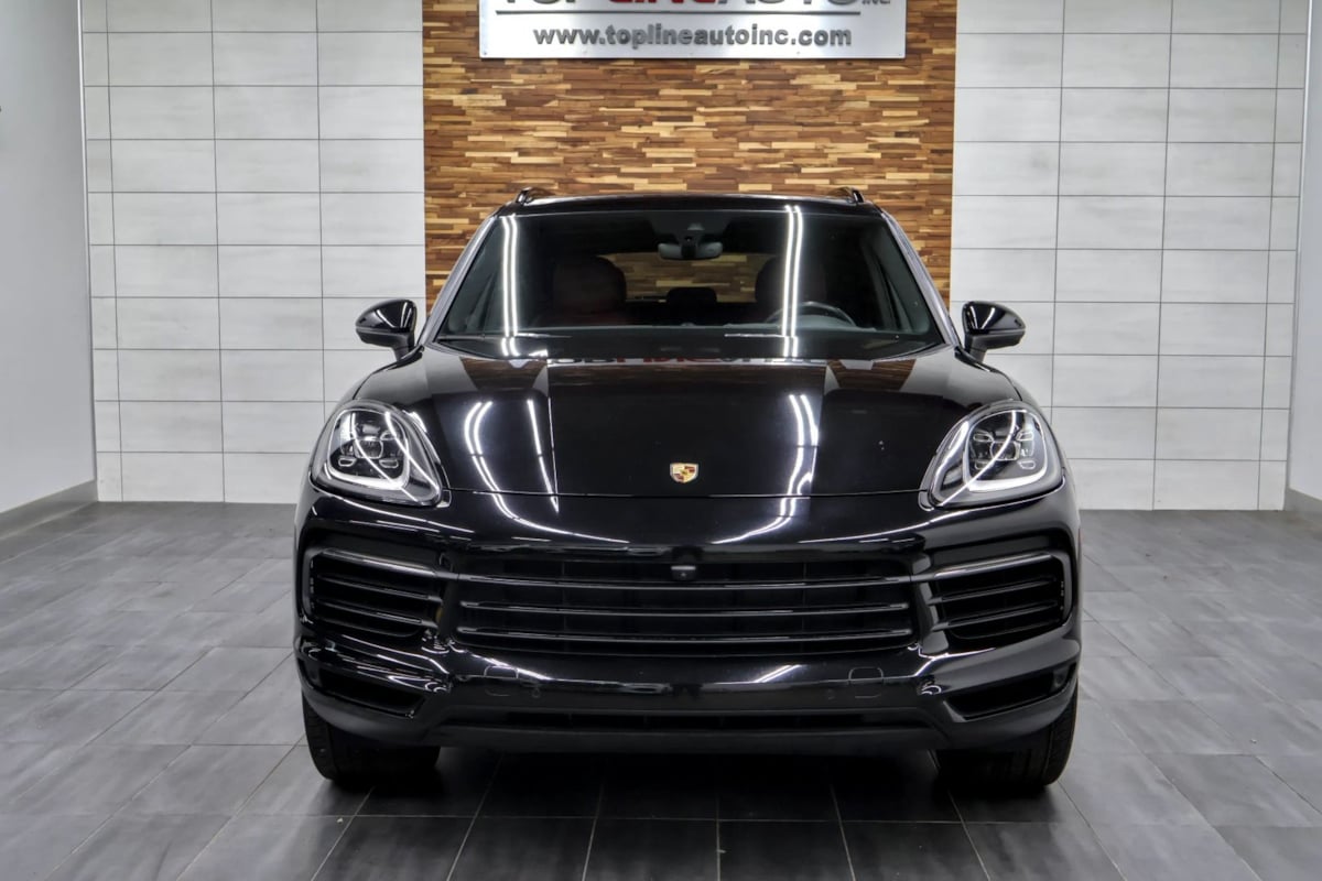 Photo 3 of this Porsche Cayenne